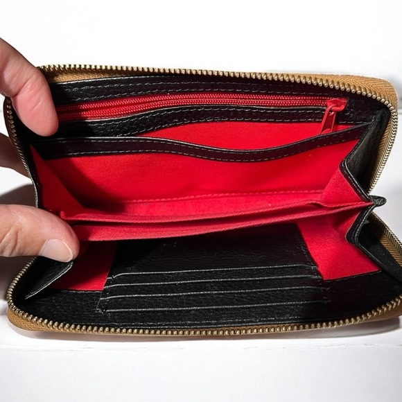 🌻Dooney & Bourke Black Pebble Grain Large Zip Around Brown Accent Leather Pull - Picture 8 of 9